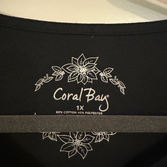 Christmas Top with Embroidered Detailing Size X-Large - Picture 4 of 4